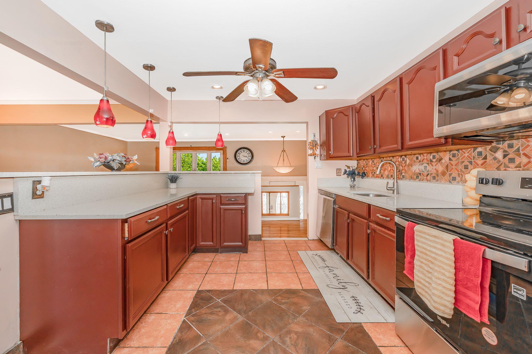 47 Briarwood Road, Wheatley Heights, New York image 9