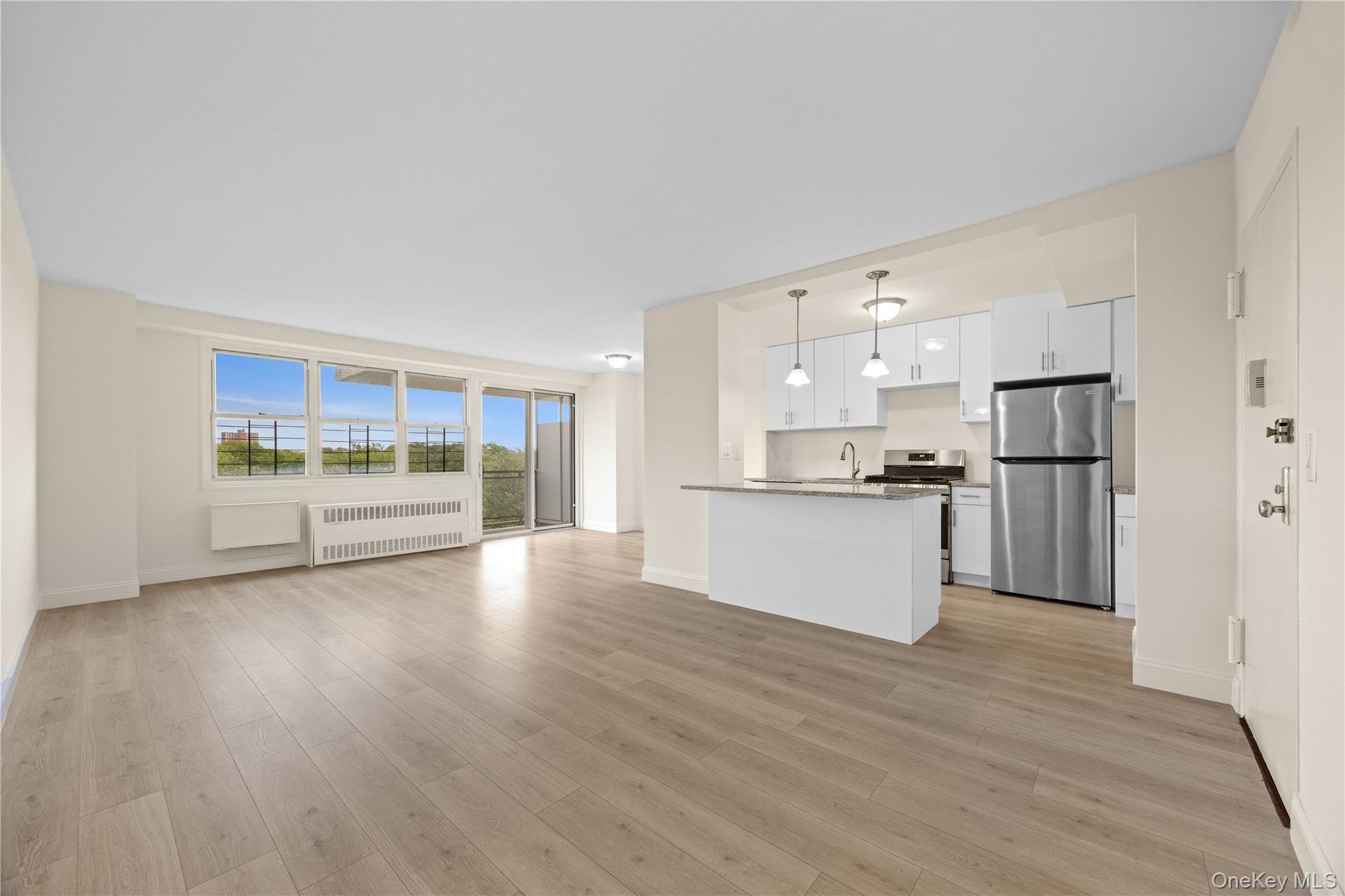 880 Boynton Avenue 8B