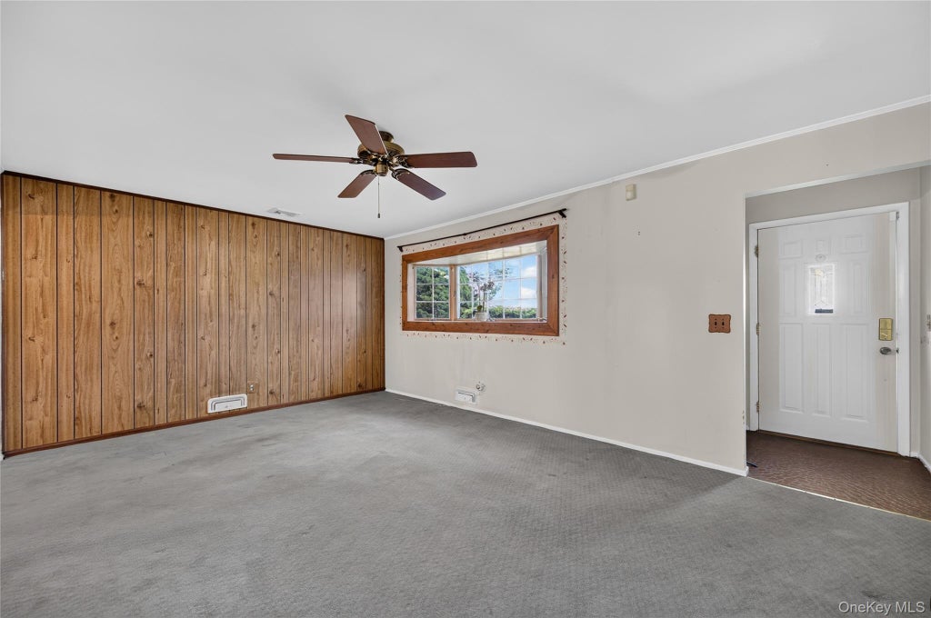 Photo of 4 Oaktree Lane, Huntington Station, NY 11746 (MLS # 1051025)