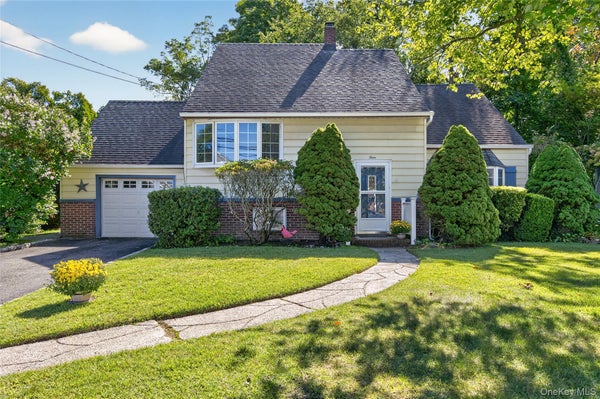 4 OAKTREE LN, HUNTINGTON STATION, NY 11746 - Image 57d765cf21b4a4fd072d4f87d0e6e1cc/4106593444