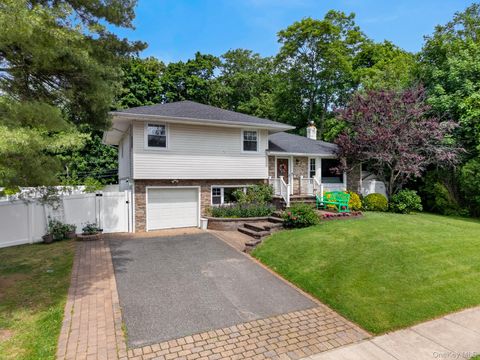 Homes For Sale - 6 Holly Lane<br/> Jericho, NY 11753