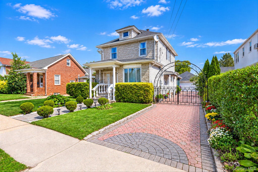 Photo of 132 Herman Boulevard, Franklin Square, NY 11010 (MLS # 1060149)