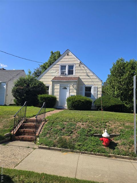 217 Hillside Avenue, New Hyde Park, NY 11040 - MLS#: 896445