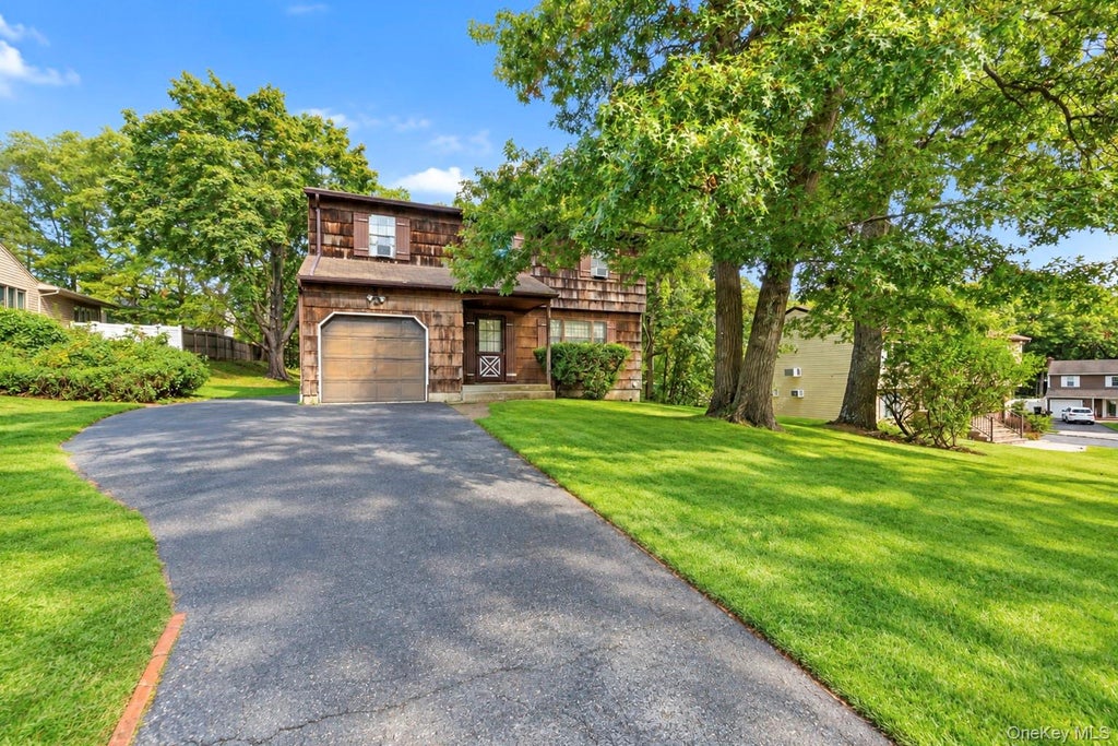 Photo of 33 Oak Forest Drive, Islandia, NY 11749 (MLS # 1062626)