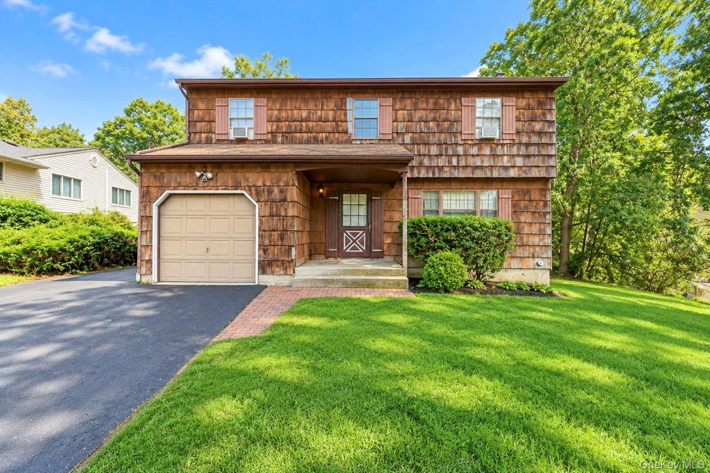 Photo of 33 Oak Forest Drive, Islandia, NY 11749 (MLS # 1062626)