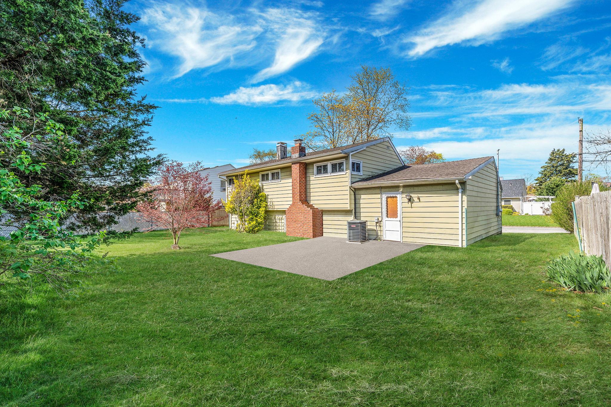 205 Westwood Drive, Brentwood, New York image 16