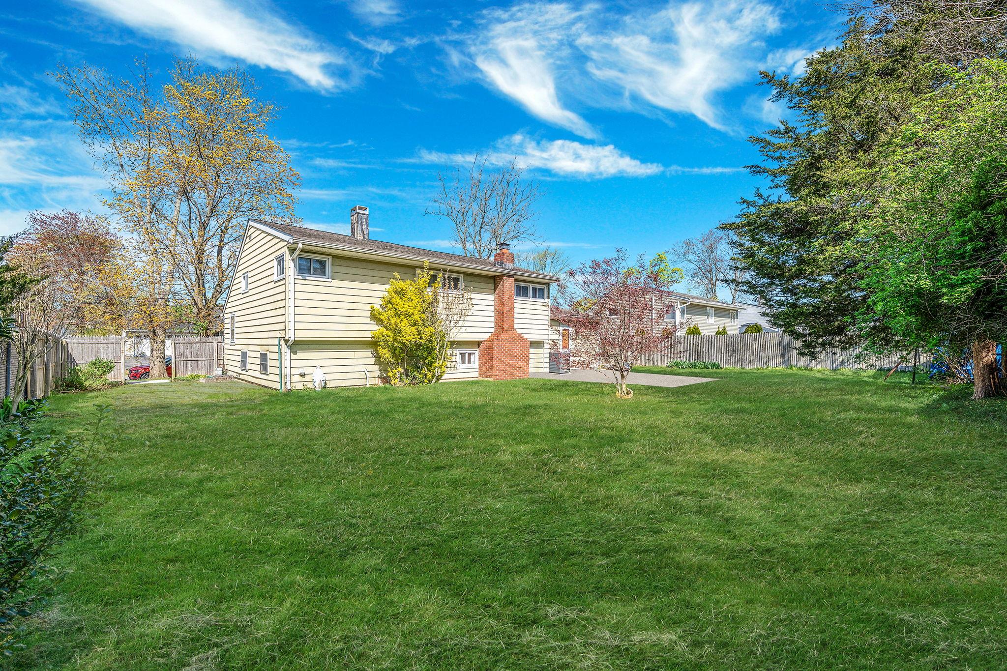 205 Westwood Drive, Brentwood, New York image 17