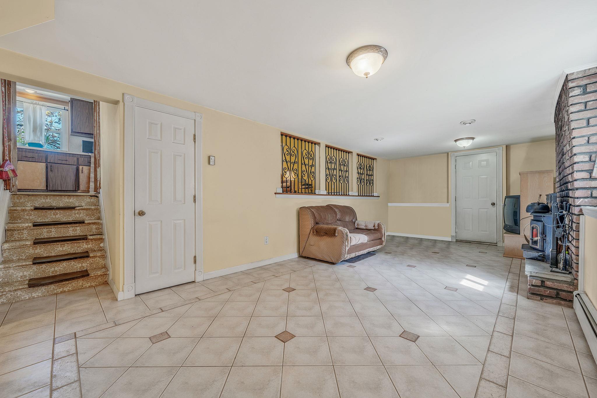205 Westwood Drive, Brentwood, New York image 12