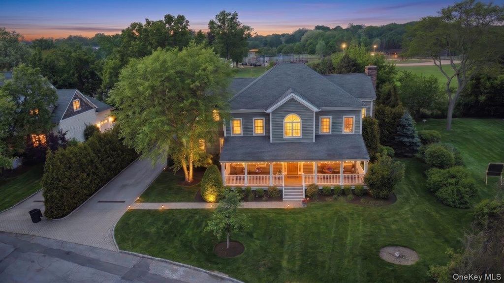 Photo of 4 Griffen Drive, Larchmont, NY 10538 (MLS # 1006497)