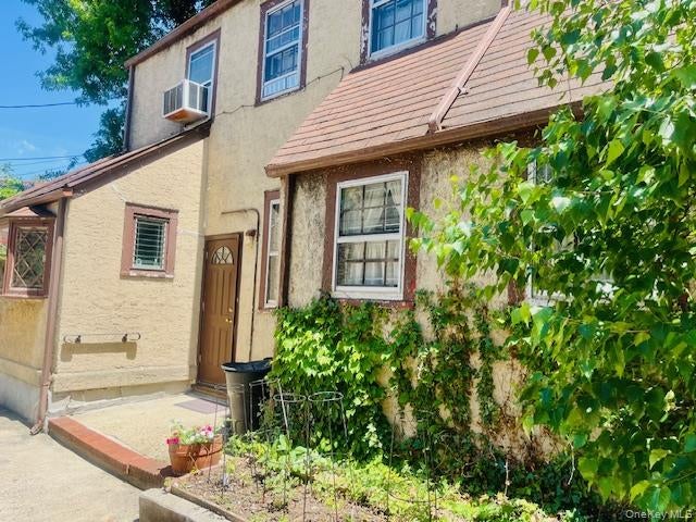 Photo of 11515 Babbage Street, Richmond Hill, NY 11418 (MLS # 1013230)