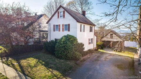 24 Dennis Street Manhasset NY 11030