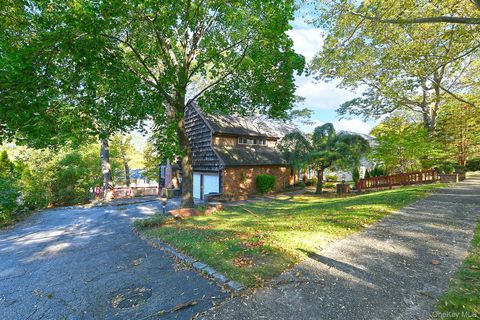 Photo of 5 Melia Way, Huntington Station, NY 11746 (MLS # 927116)