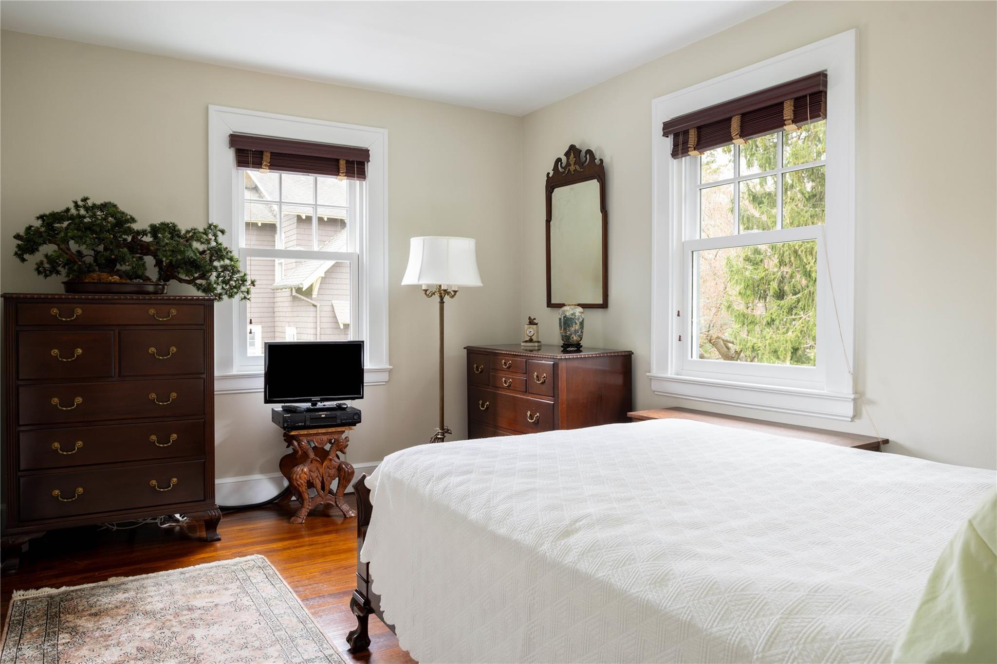 76 Hollywood Place, Huntington, New York image 17