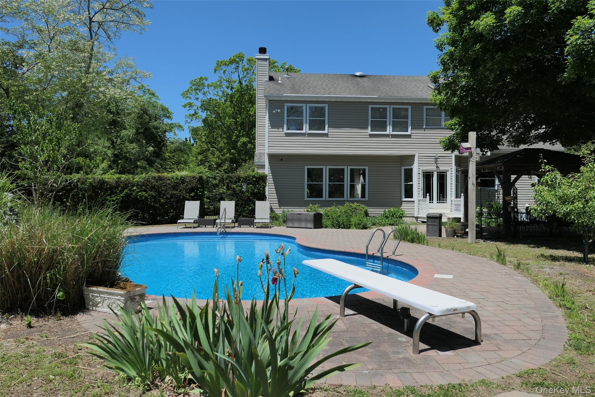 25 Esplanade Drive