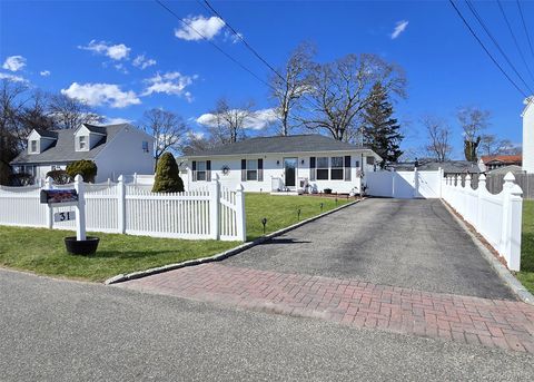 Homes For Sale - 31 Stanley Drive<br/> Shirley, NY 11967