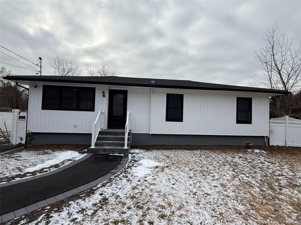 Photo of 1068 Connetquot Avenue, Central Islip, NY 11722 (MLS # 947862)