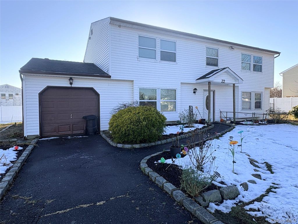 Photo of 22 Forte Avenue, Medford, NY 11763 (MLS # 946178)