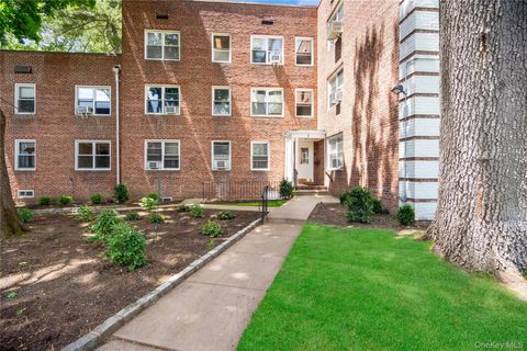 1 Edwards Street 2D Roslyn Heights NY 11577