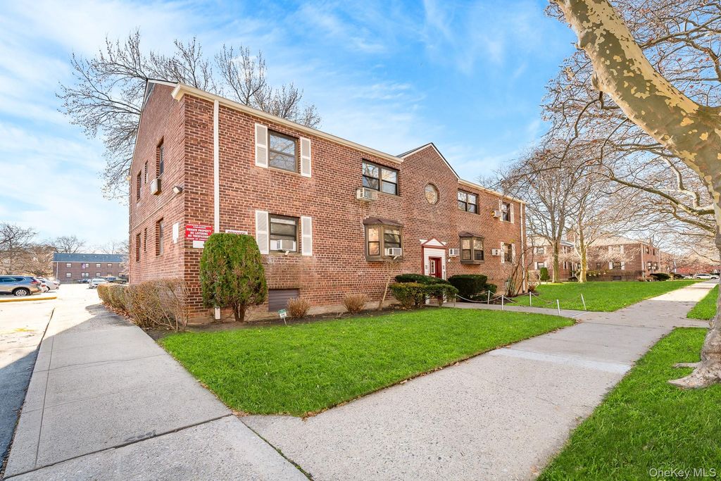 Photo of 86-40 155th Ave #1R, Howard Beach, NY 11414 (MLS # 945994)