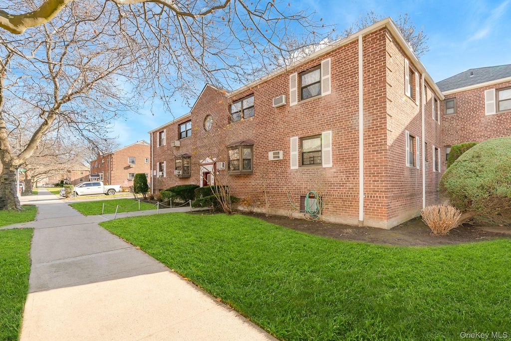 Photo of 86-40 155th Ave #1R, Howard Beach, NY 11414 (MLS # 945994)