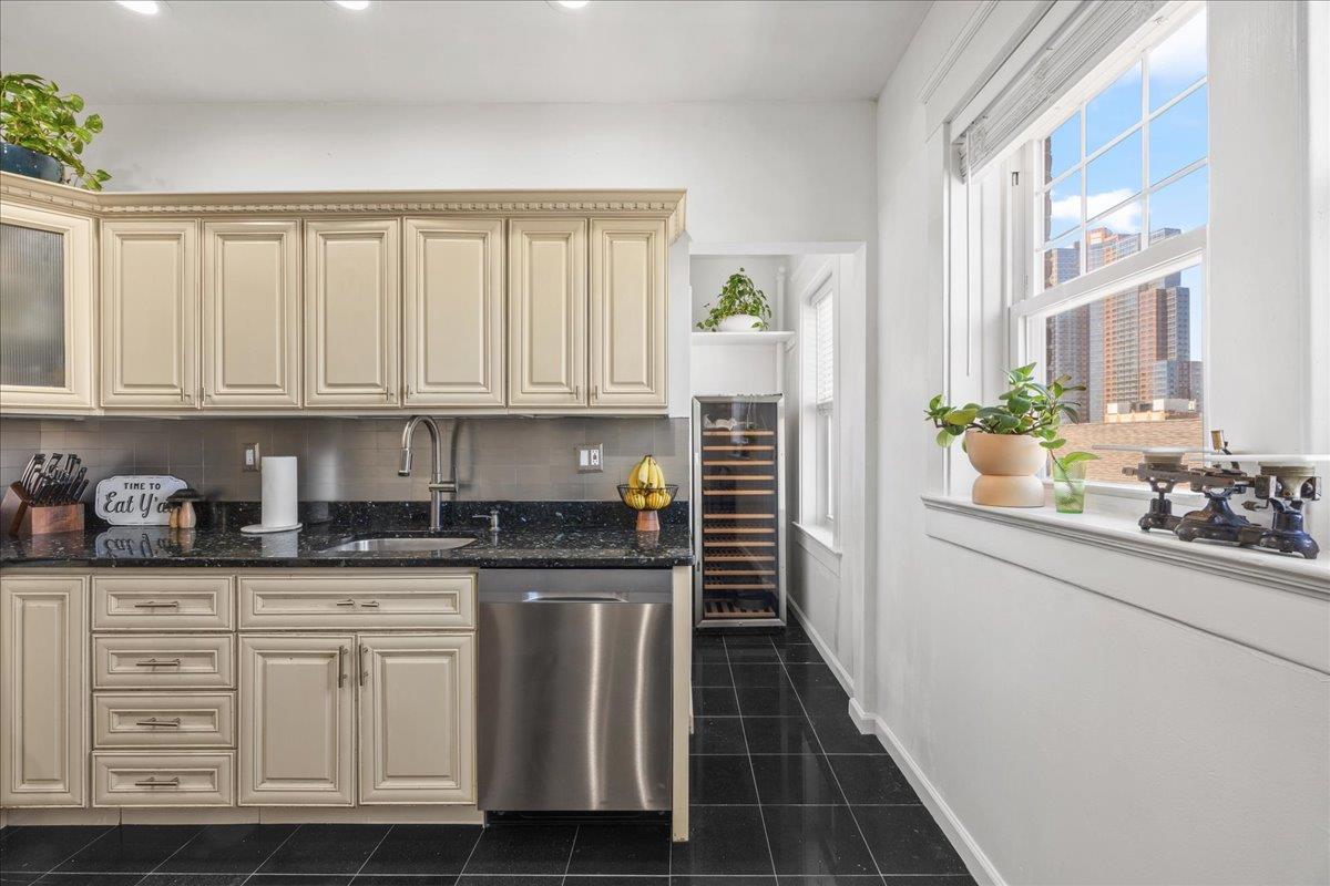 27 Locust Avenue #4N, New Rochelle, New York image 9