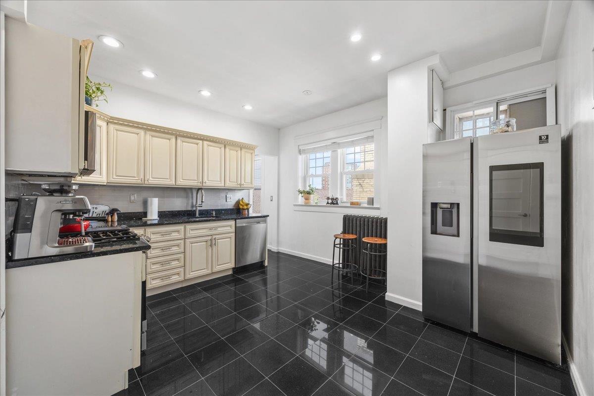 27 Locust Avenue #4N, New Rochelle, New York image 7