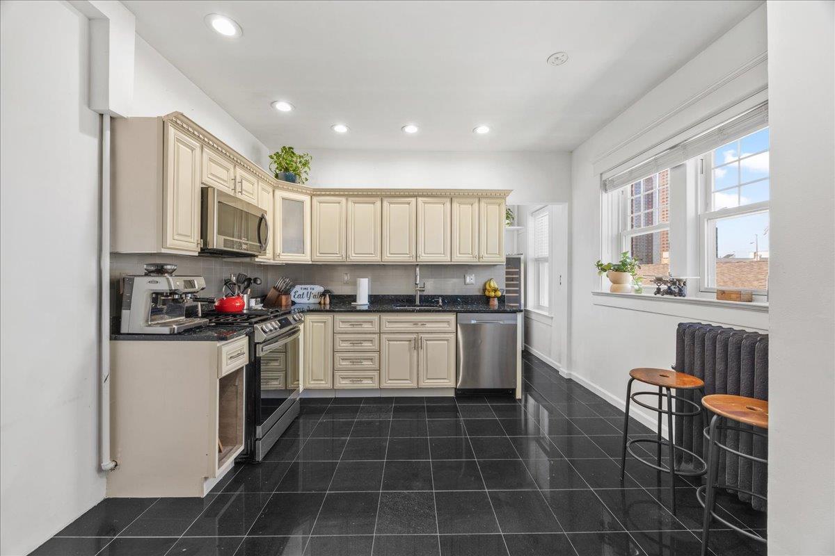 27 Locust Avenue #4N, New Rochelle, New York image 8