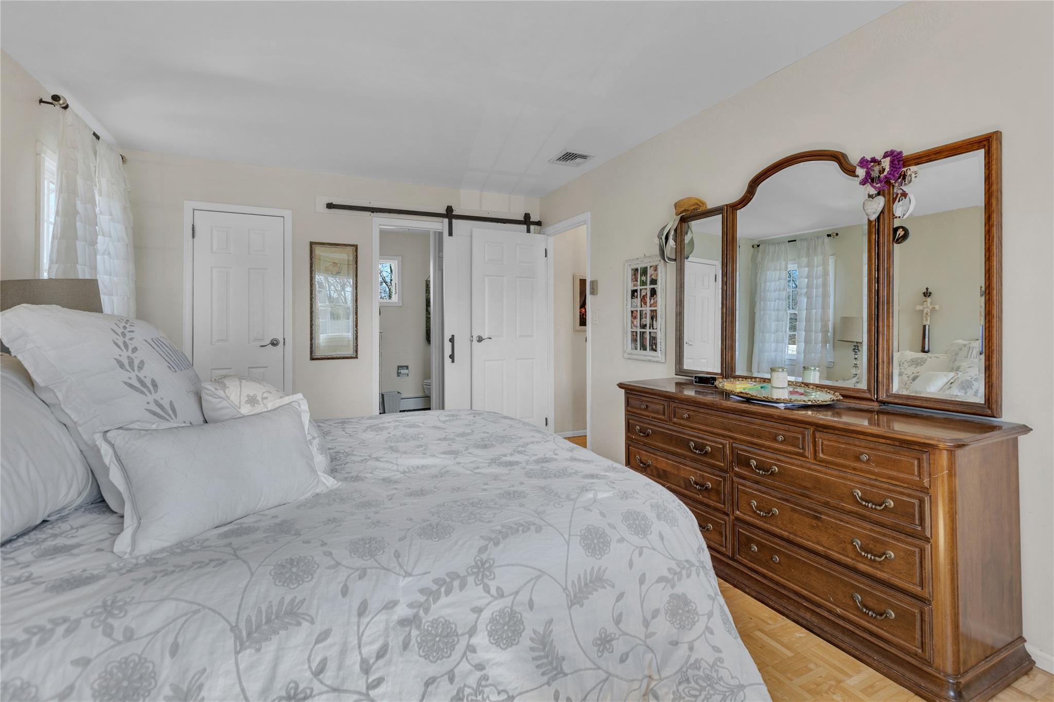 20 Perri Place, Dix Hills, New York image 13