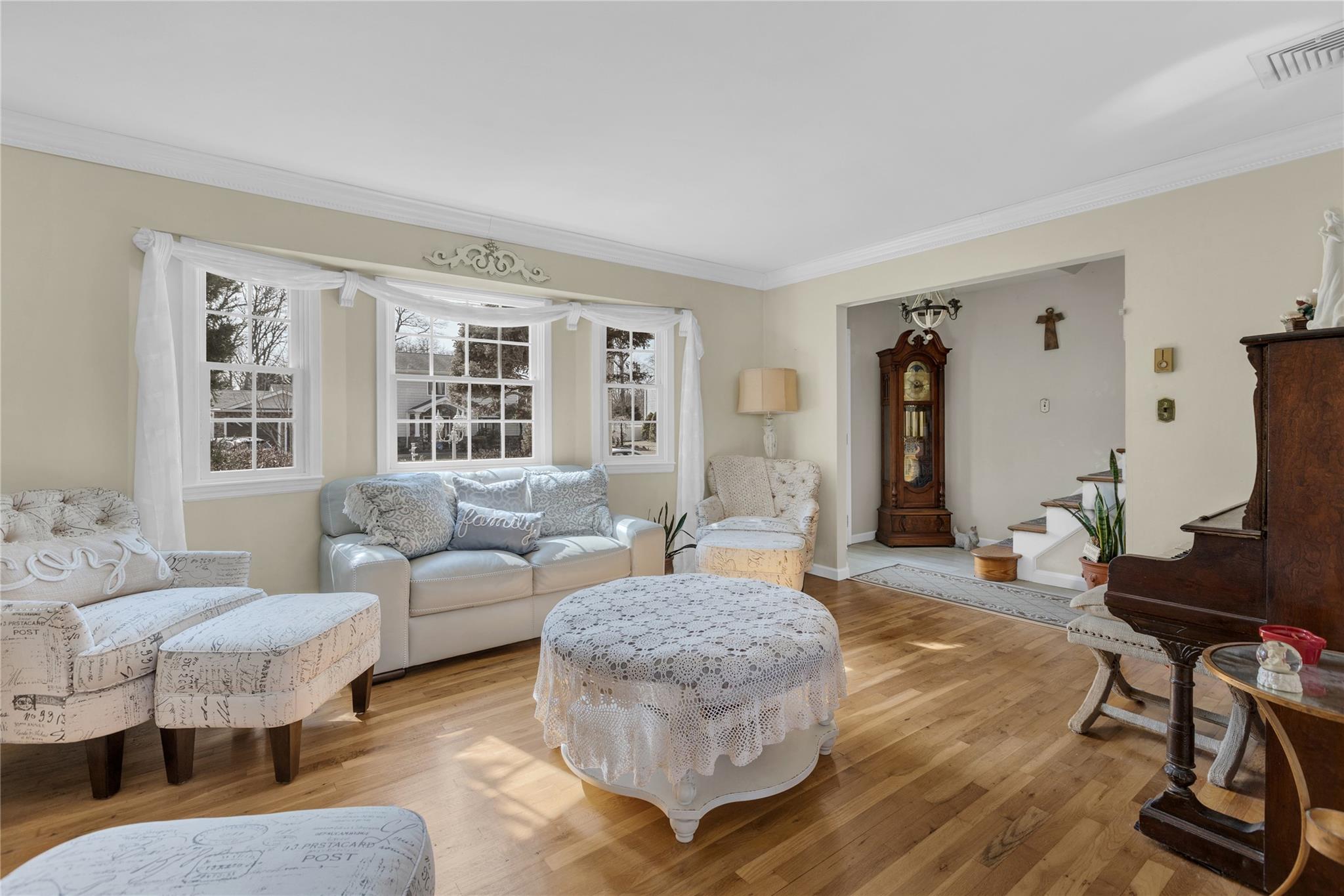 20 Perri Place, Dix Hills, New York image 4