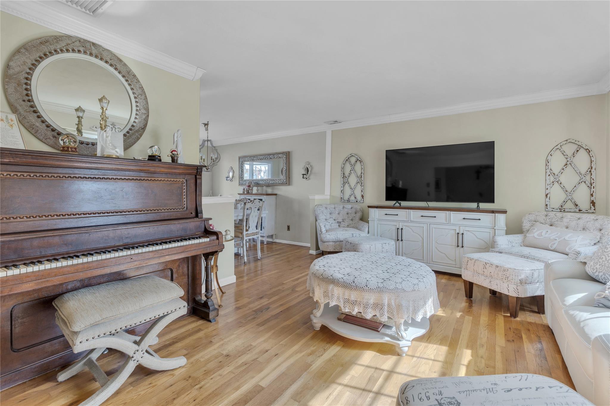 20 Perri Place, Dix Hills, New York image 5