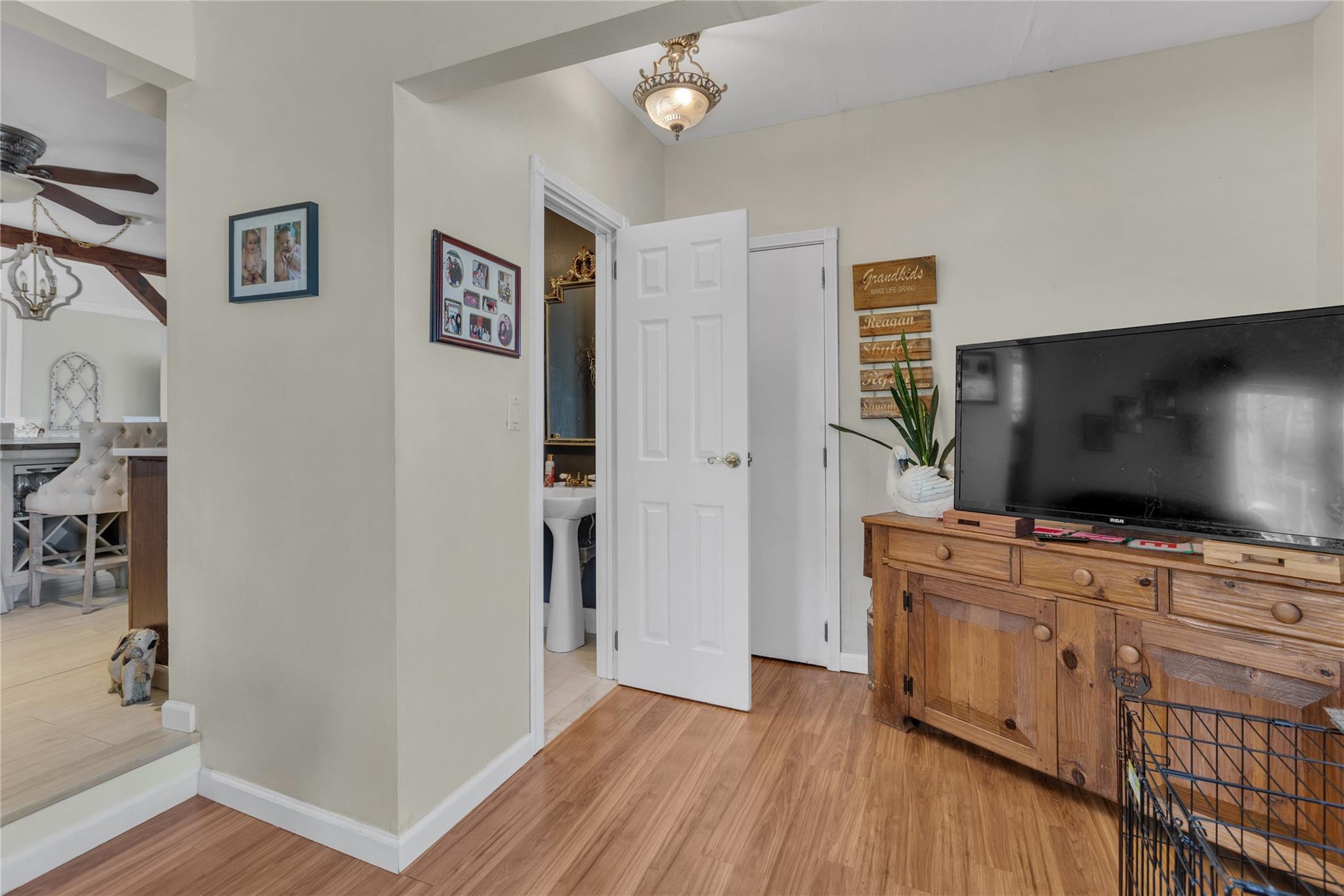 20 Perri Place, Dix Hills, New York image 11
