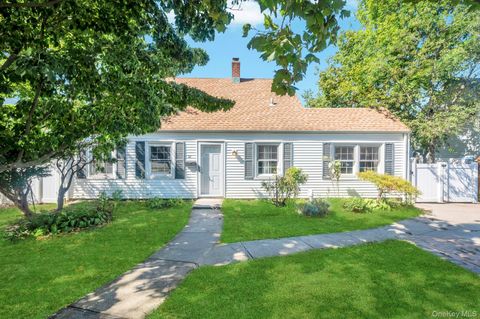 Photo of 81 Division Avenue, Levittown, NY 11756 (MLS # 919943)