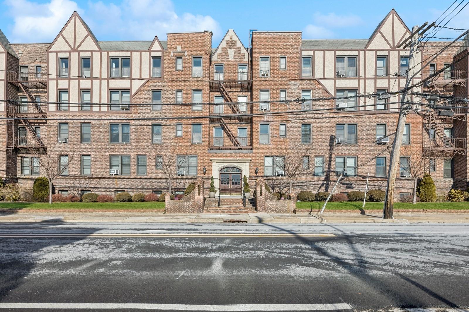 12 Hempstead Avenue #4F, Rockville Centre, New York image 3