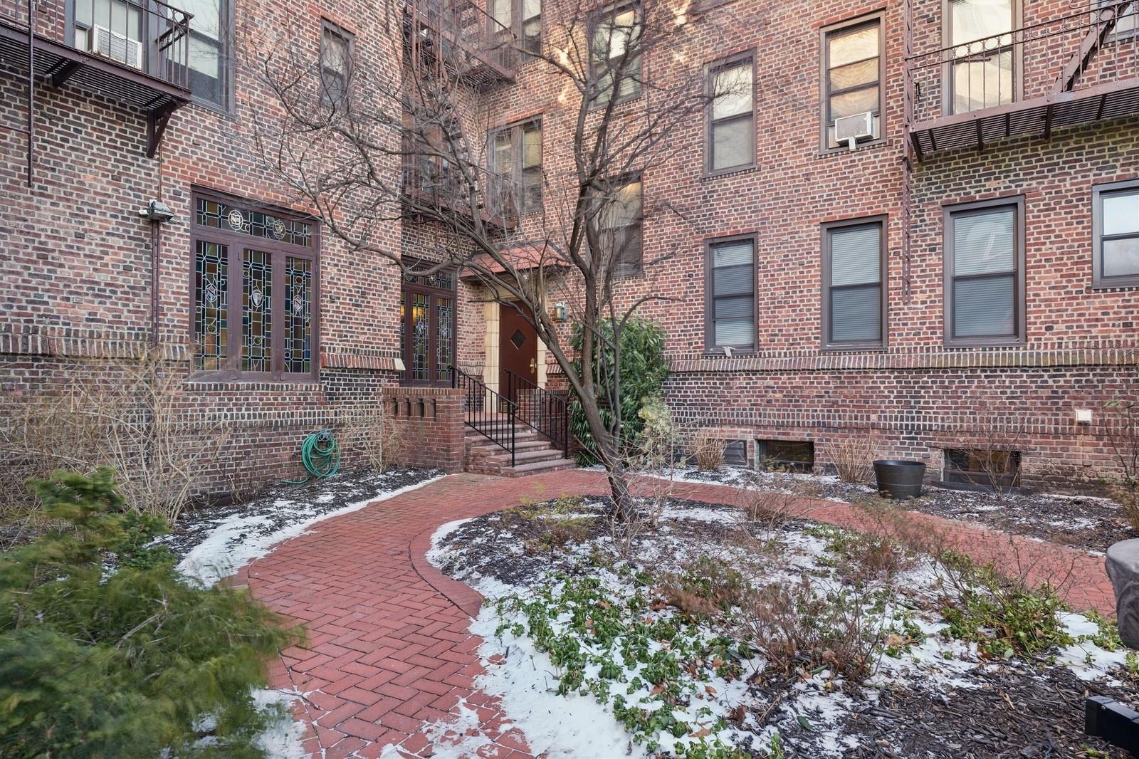 12 Hempstead Avenue #4F, Rockville Centre, New York image 4