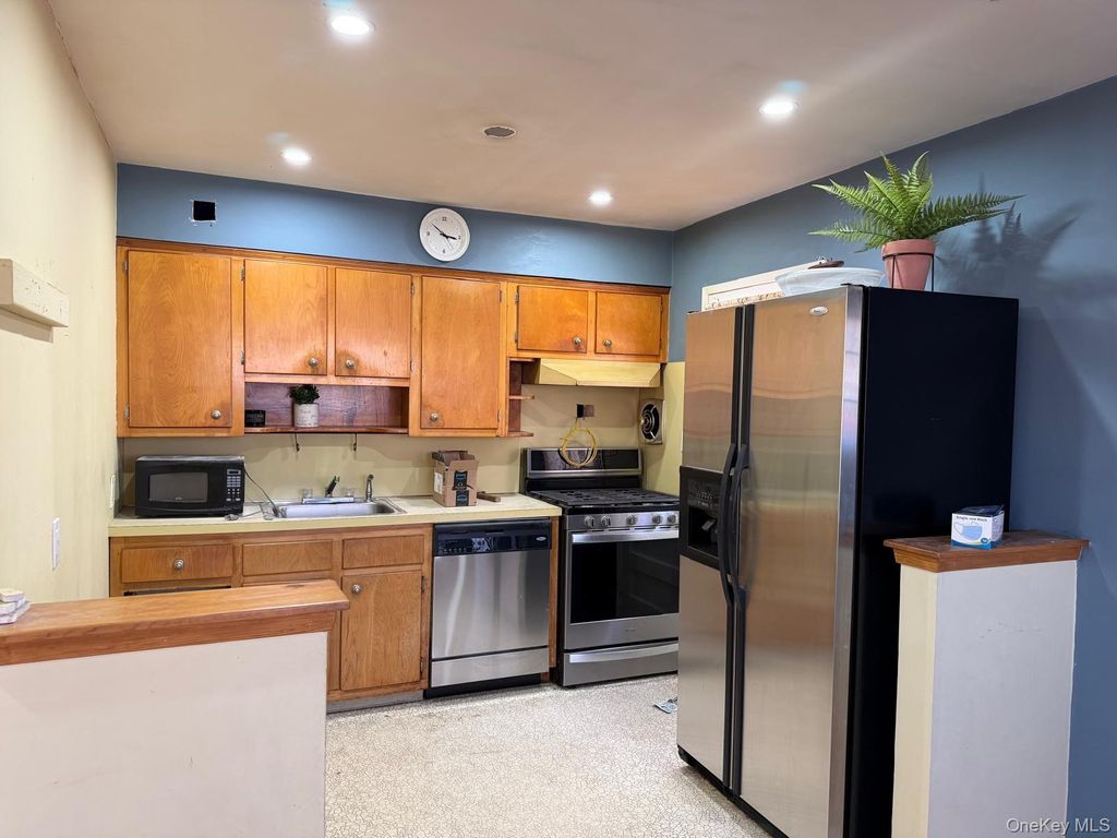 Photo of 181 Covert Avenue, Elmont, NY 11003 (MLS # 997356)
