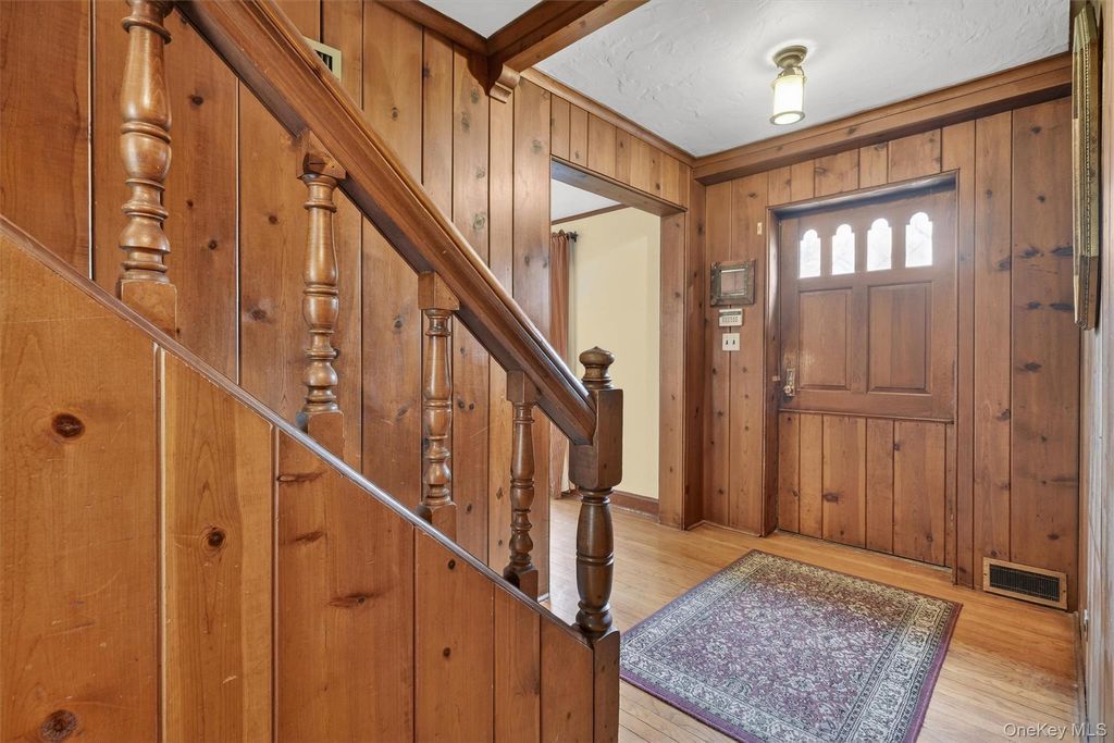 Photo of 427 Westchester Avenue, White Plains, NY 10604 (MLS # 977744)