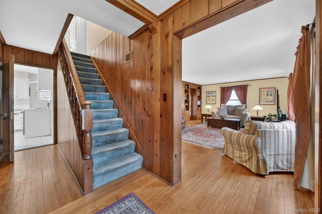 Photo of 427 Westchester Avenue, White Plains, NY 10604 (MLS # 977744)