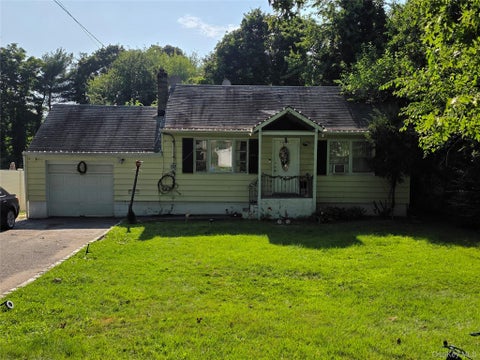 Homes For Sale - 2467 New York Avenue<br/> Melville, NY 11747