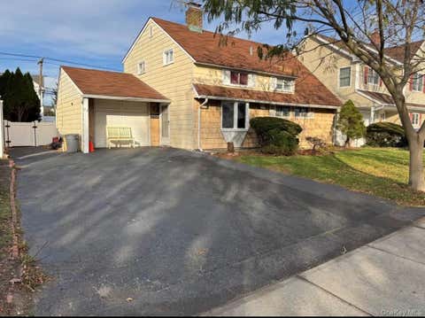 Homes For Sale - 23 Tiptop Lane<br/> Hicksville, NY 11801