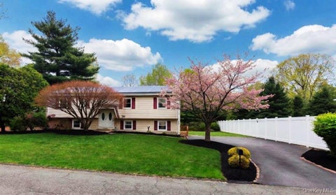 Homes For Sale - 36 Tamar Drive<br/> Valley Cottage, NY 10989