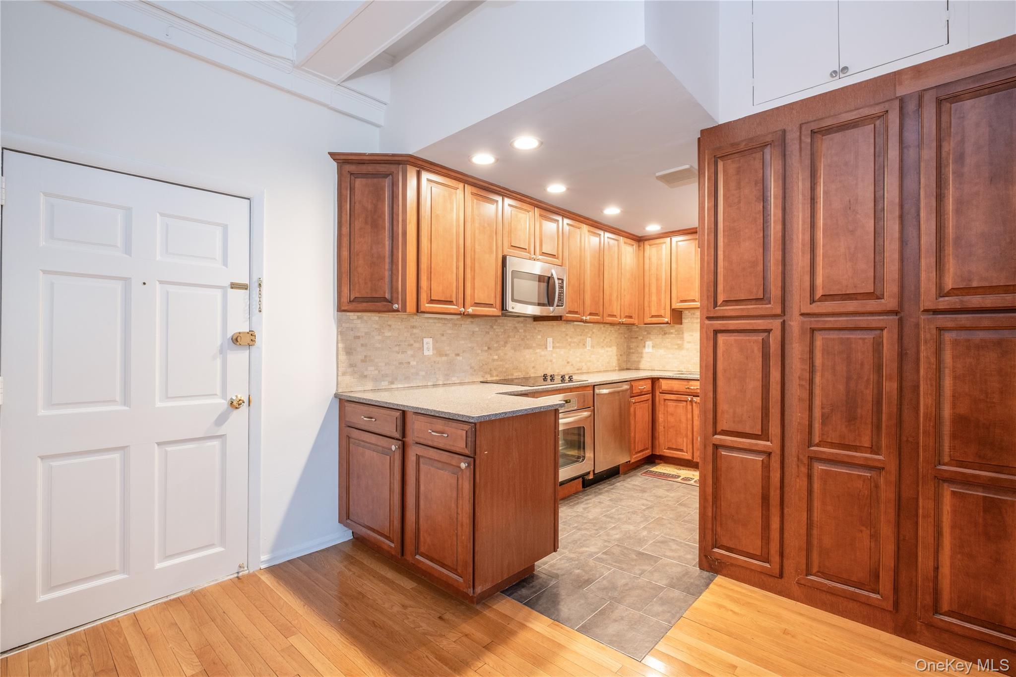 124 Pelhamdale Avenue 9A