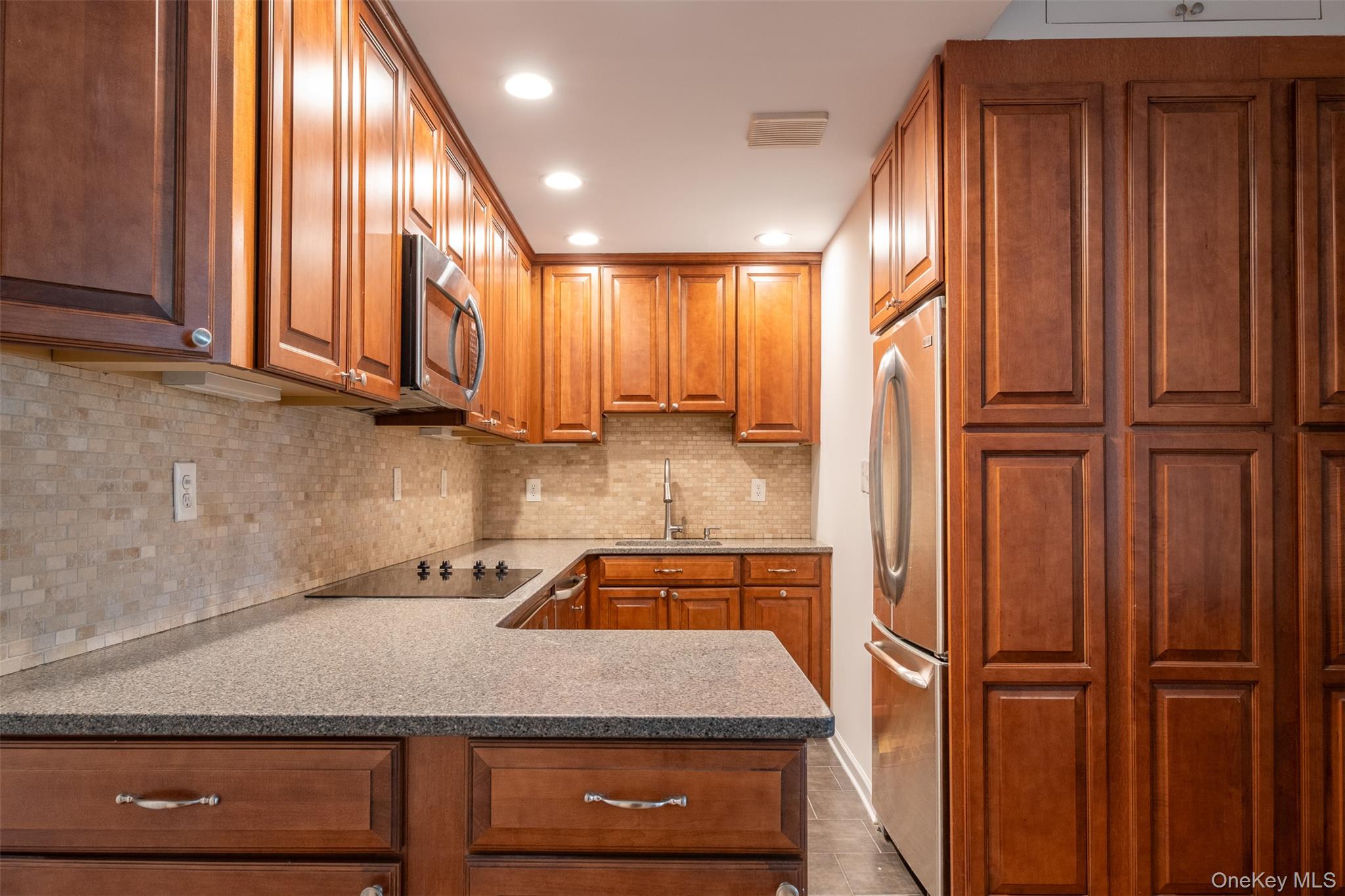 124 Pelhamdale Avenue 9A