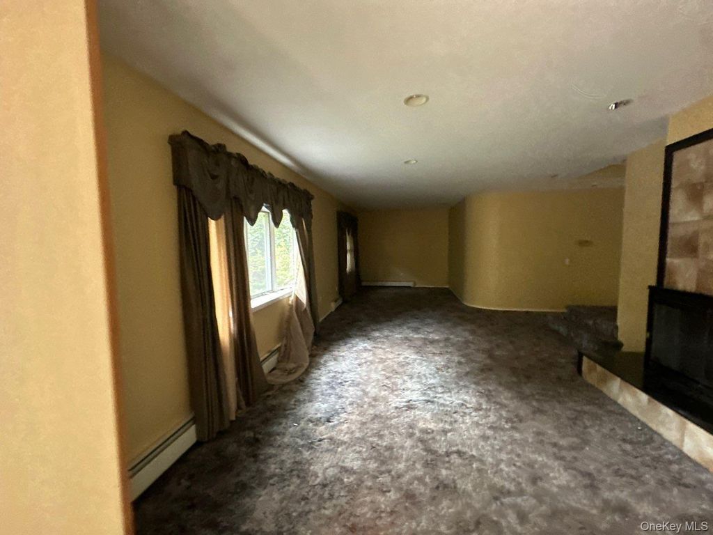 Photo of 1 Oakleaf Court, Huntington, NY 11743 (MLS # 922561)