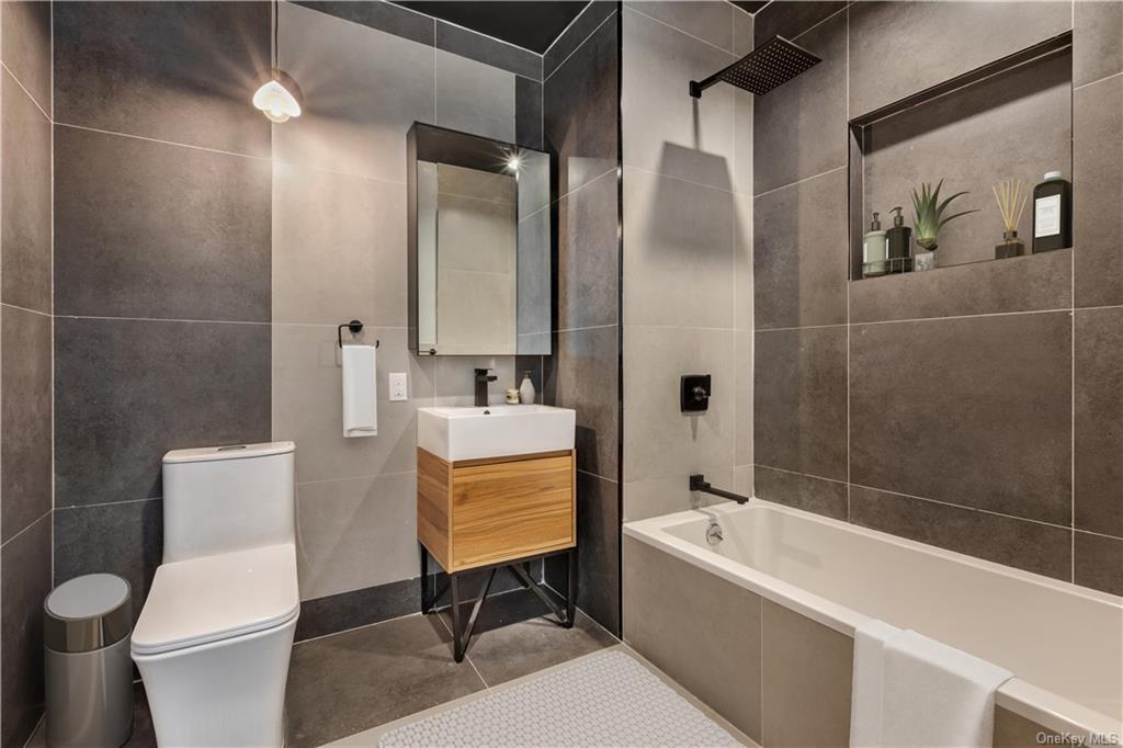 667 Ridge Hill Boulevard 1304