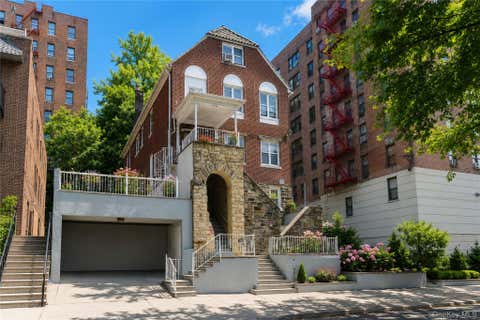 Photo of 2854 Kingsbridge Terrace, Bronx, NY 10463 (MLS # 1029231)