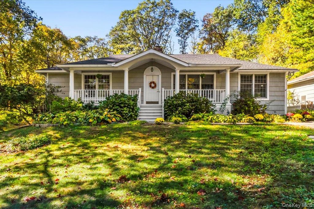 Photo of 33 Park Drive, Putnam Valley, NY 10579 (MLS # 922267)