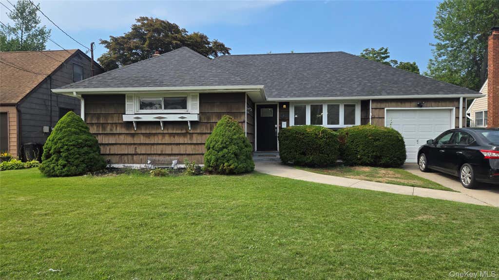 Photo of 9 Leeds Lane, North Babylon, NY 11703 (MLS # 1031402)