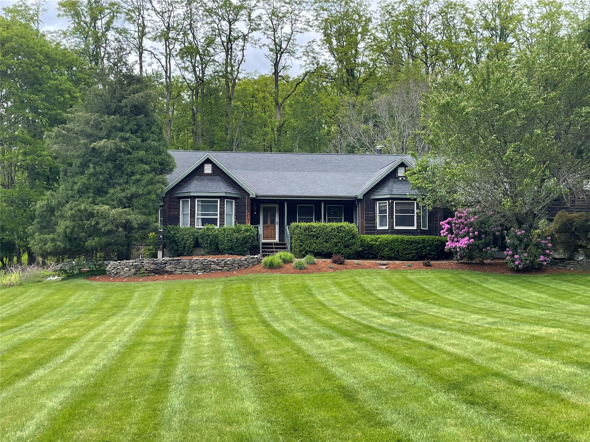 Union School Road, Middletown, New York - 3 Bedrooms  
3 Bathrooms  
10 Rooms - 