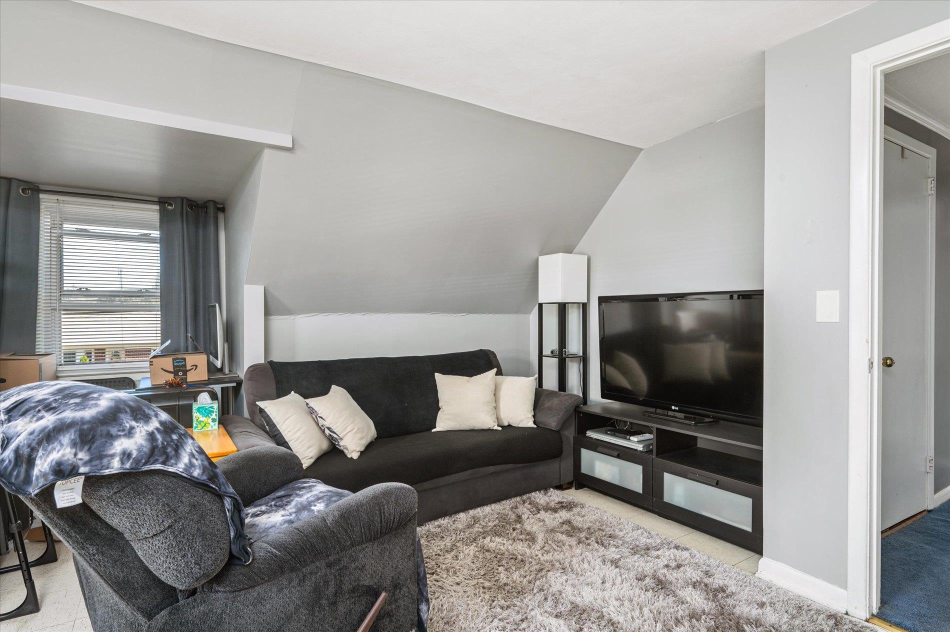 128 Yoakum Avenue, Farmingdale, New York image 19
