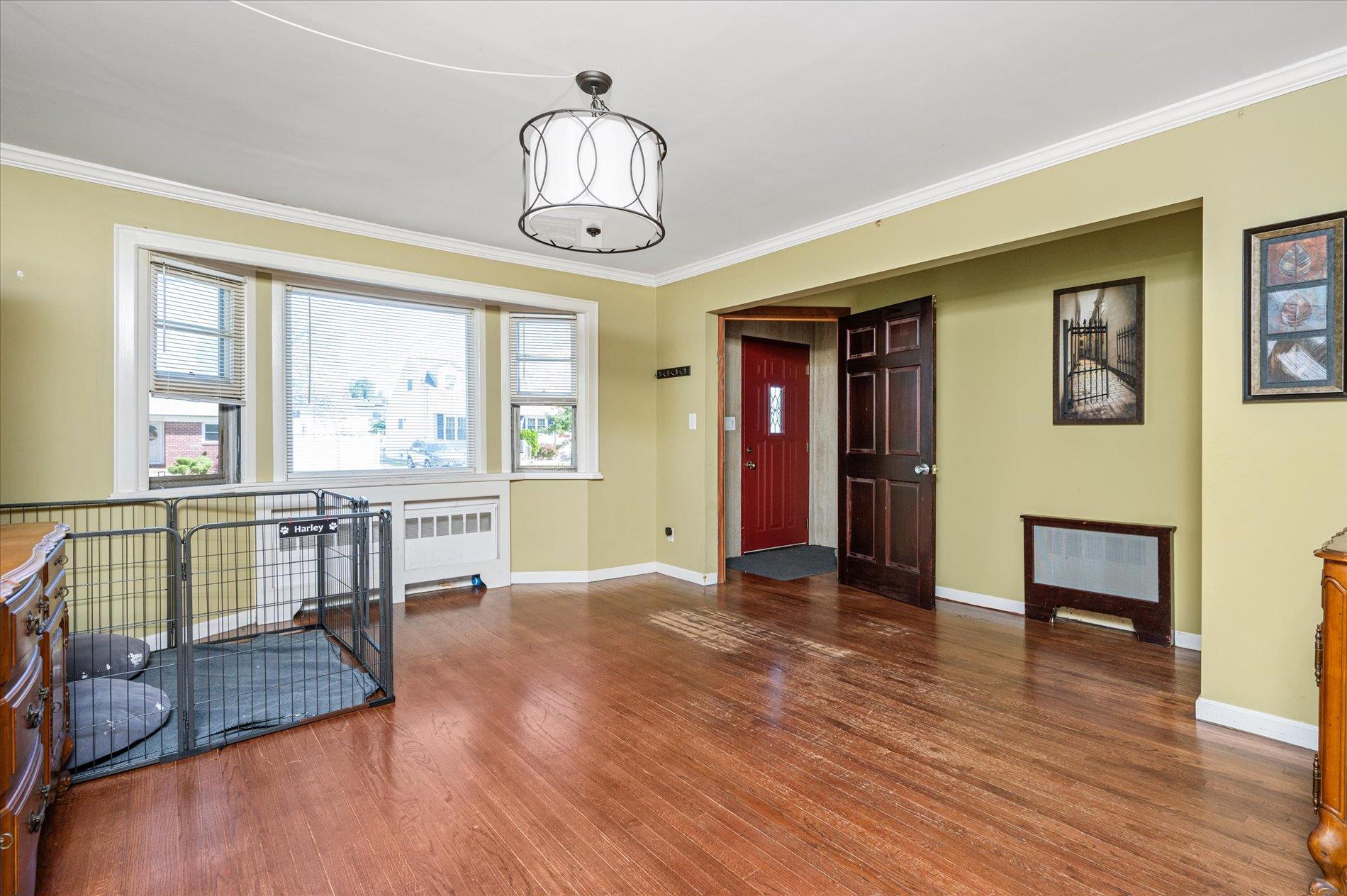128 Yoakum Avenue, Farmingdale, New York image 4
